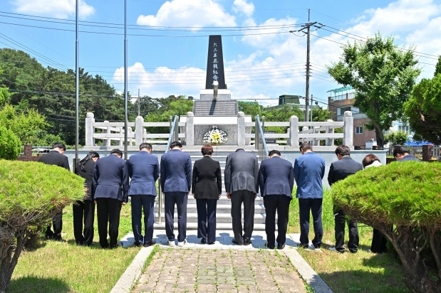 6.25 참전용사 기념비 참배